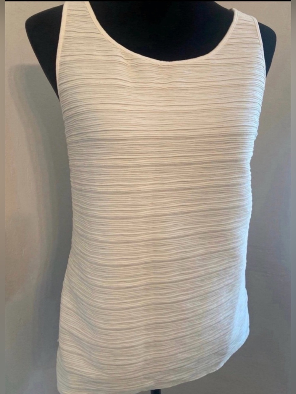 Women’s Sleeveless Textured Cream Tank Top (Size S)